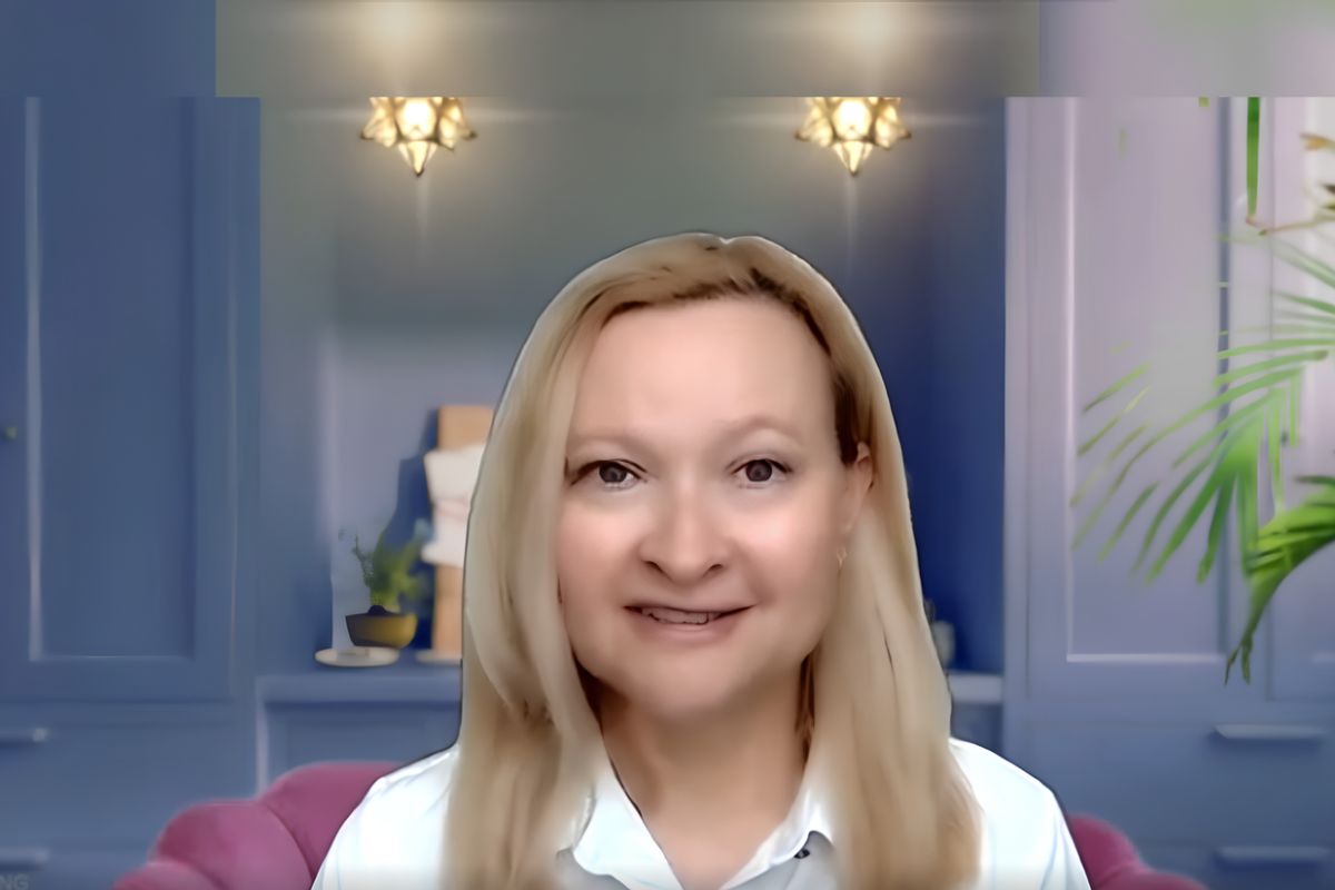 Dorian Lynn, Registered Nurse and Reiki Master, during a live video session on spiritual wellness and energy healing